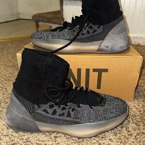 Preowned Adidas YZY BSKTBL Knit - Size 12 - Blue